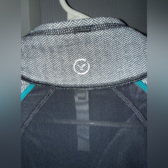 American Eagle Long Sleeve Athletic Top - Picture 7 of 7